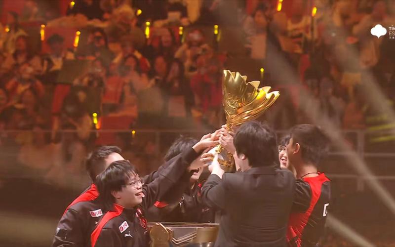 WBG对阵BLG的比赛中，Crsip使用娜美达成了在LPL的第300胜